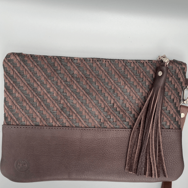 Brown raffia and leather pouch 