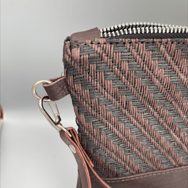 Brown raffia and leather pouch 