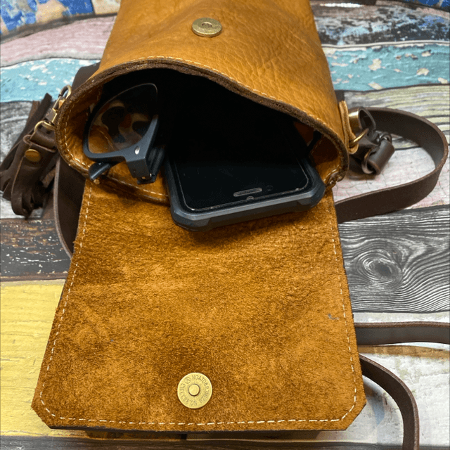 Cross body phone bag ‘Tabitha’ tan and chocolate leather