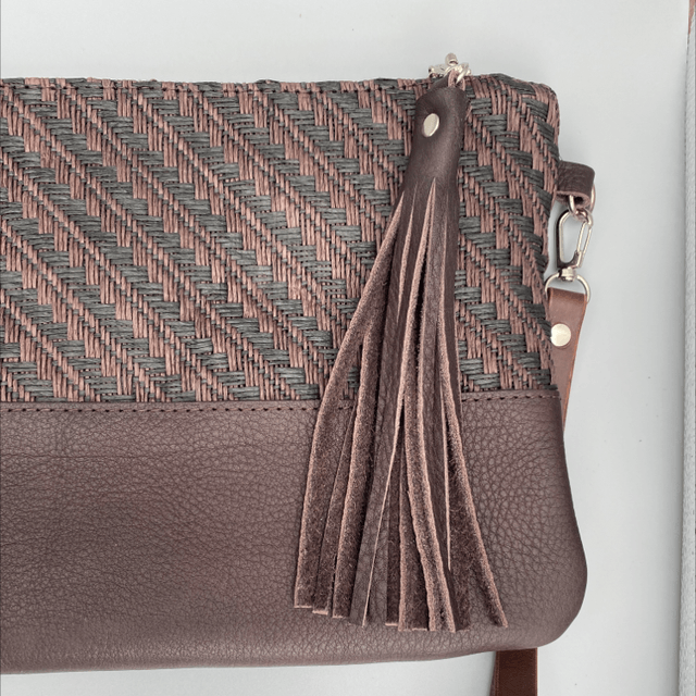 Brown raffia and leather pouch 